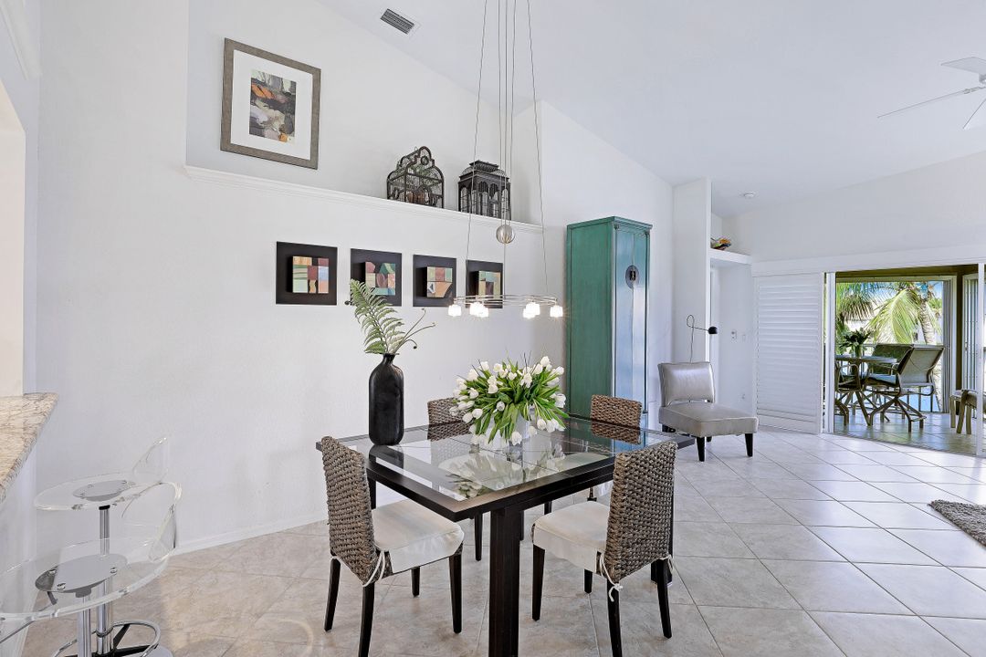 8345 Excalibur Cir #M-12, Naples, FL 34108