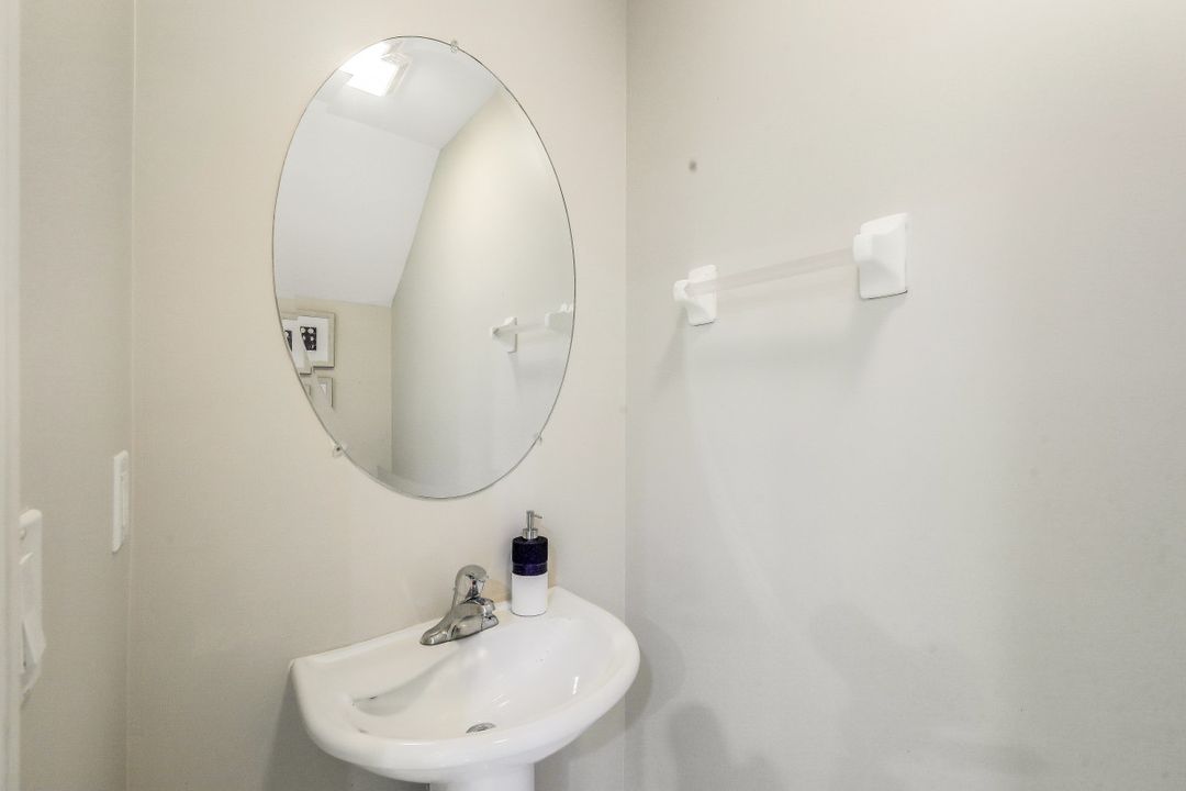 996 Hampton Cir, Naples, FL 34105