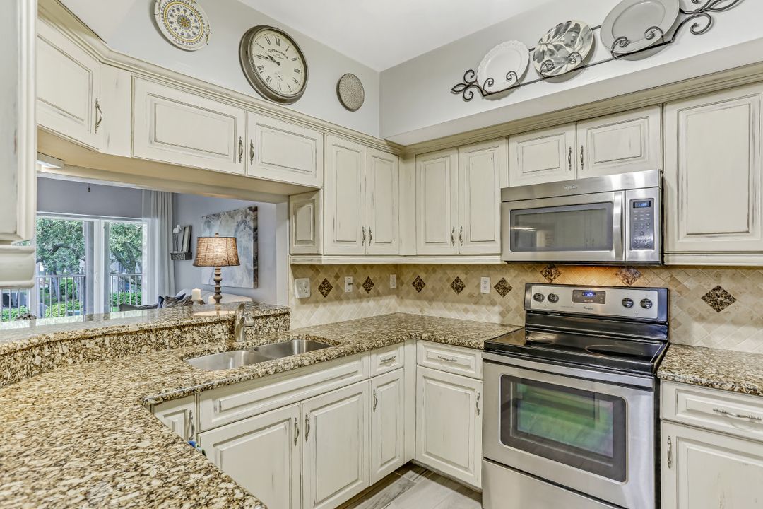 104 Tuscana Ct #805, Naples, FL 34119