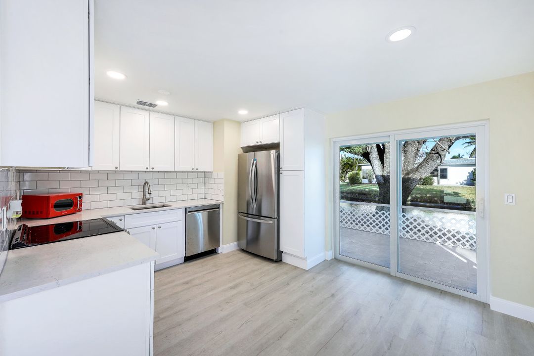 32 Knights Bridge Rd, Naples, FL 34112