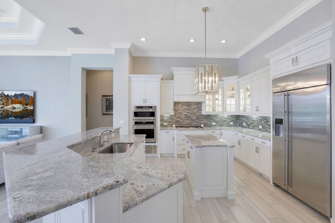 6587 Barbera Ln, Naples, FL 34113