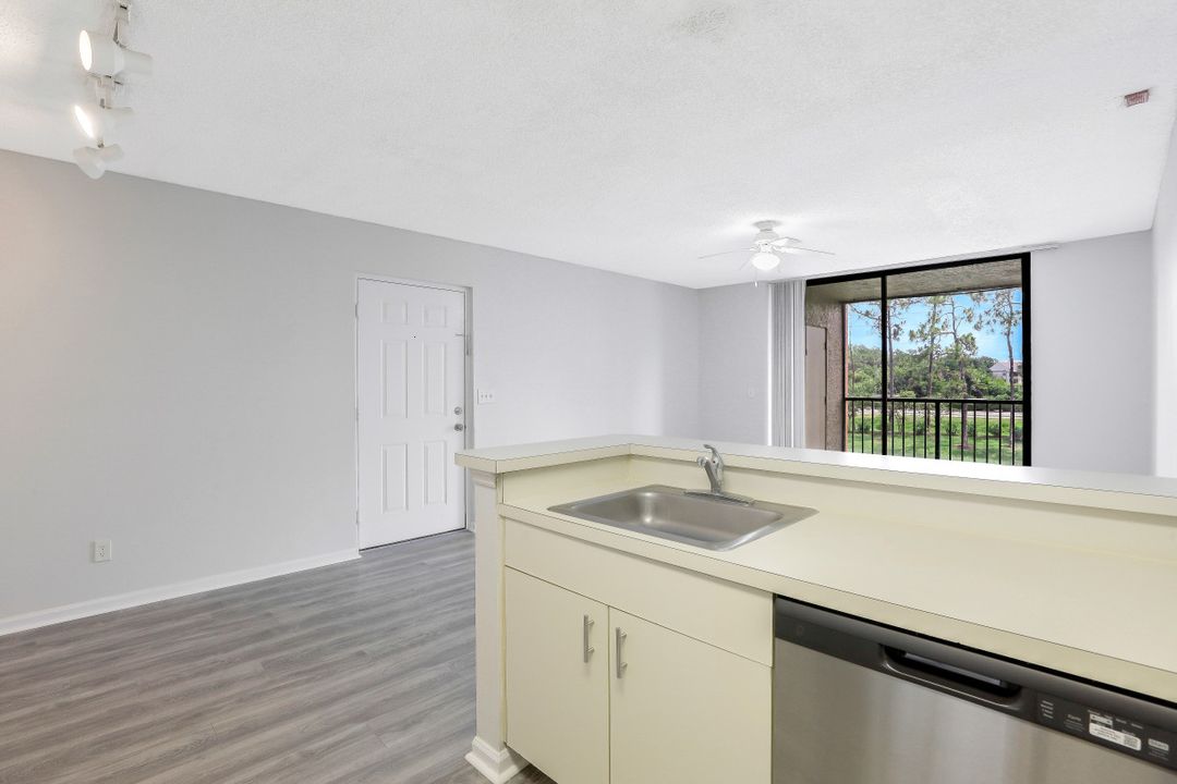 13545 Eagle Ridge Dr #826, Fort Myers, FL 33912