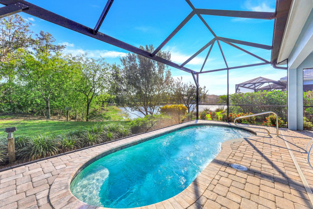 7007 Dominica Dr, Naples, FL 34113