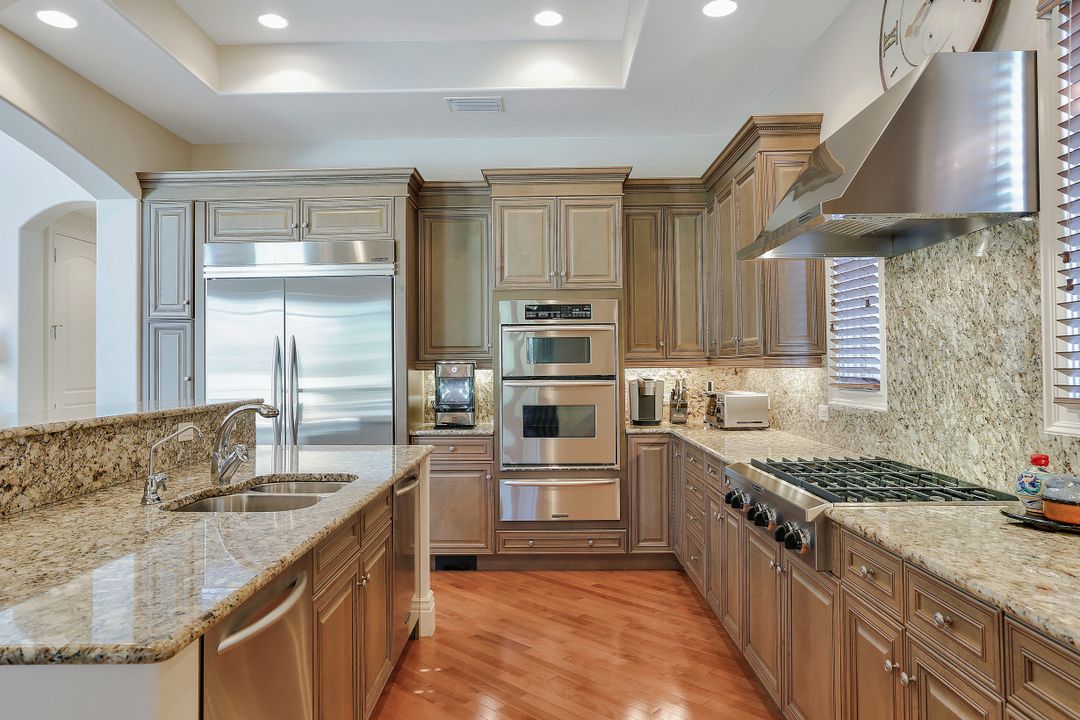 2911 Tiburon Blvd E, Naples, FL 34109