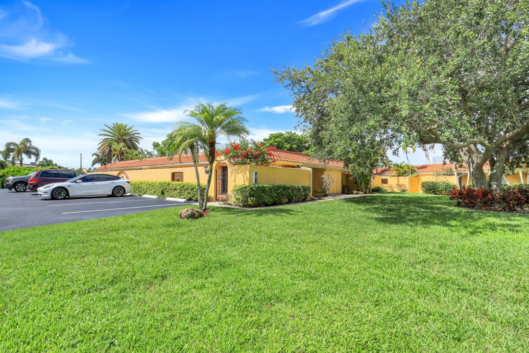 186 Harrison Rd #2, Naples, FL 34112