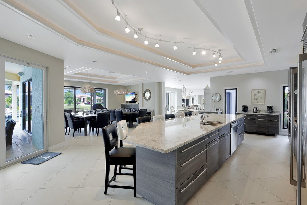 850 Eubanks Ct, Marco Island, FL 34145