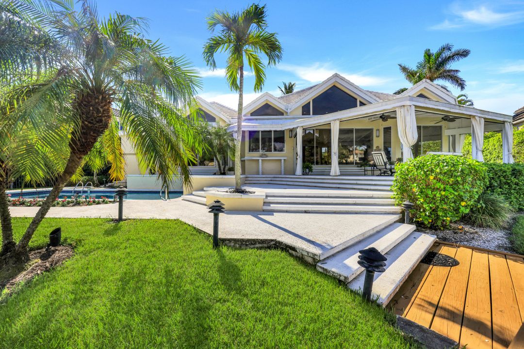 925 Spyglass Ln, Naples, FL 34102