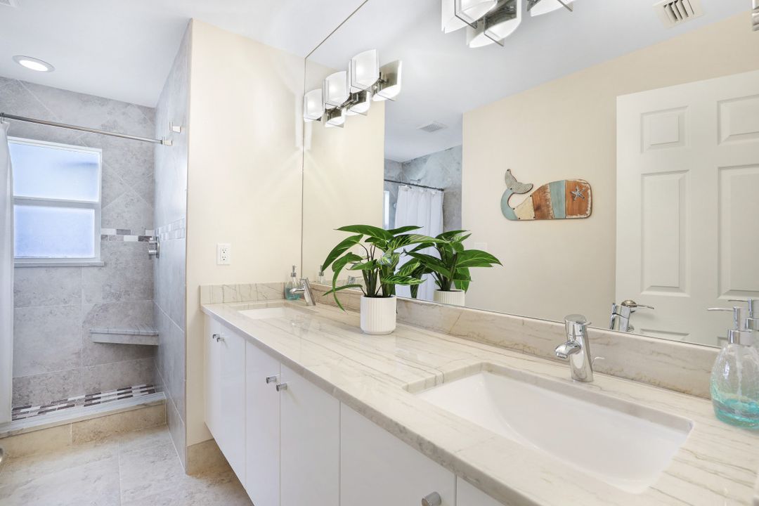 565 98th Ave N, Naples, FL 34108