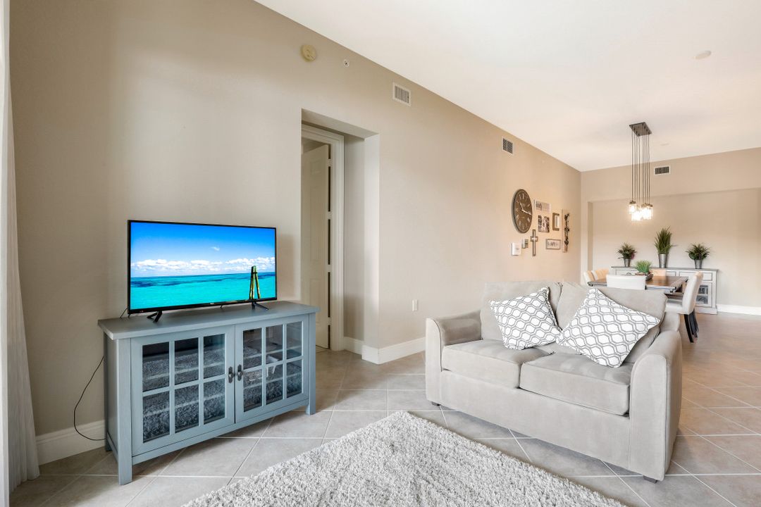 9224 Campanile Cir #101, Naples, FL 34114