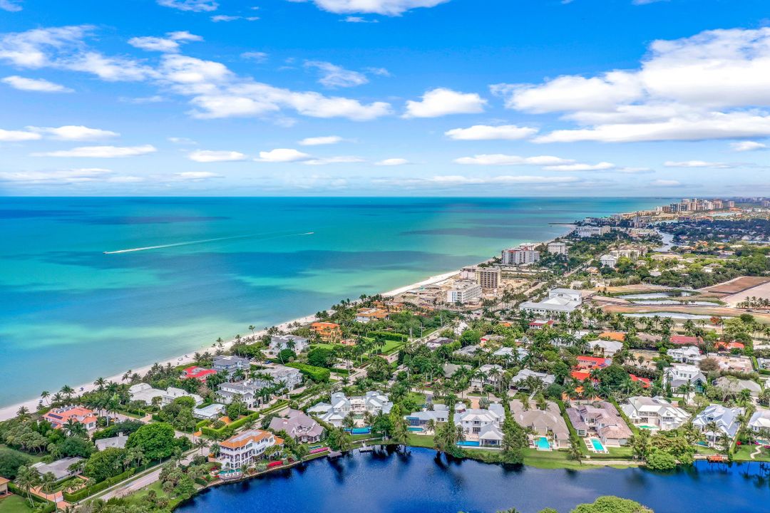 566 Palm Cir E, Naples, FL 34102