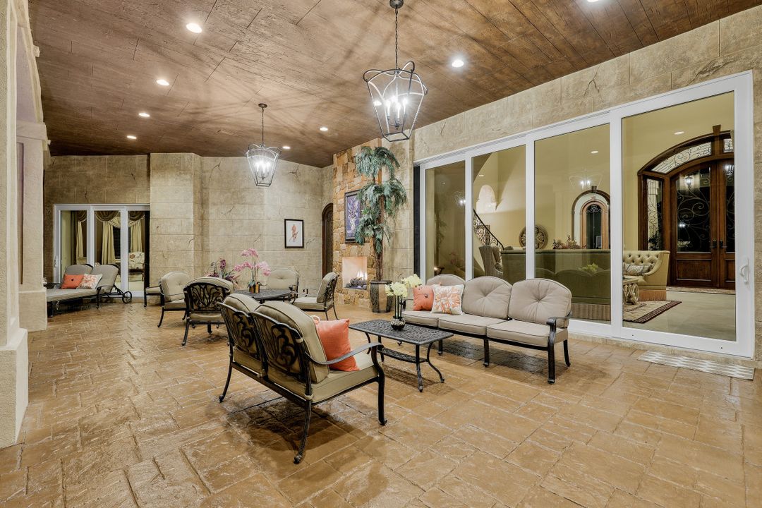 6411 Highcroft Dr, Naples, FL 34119