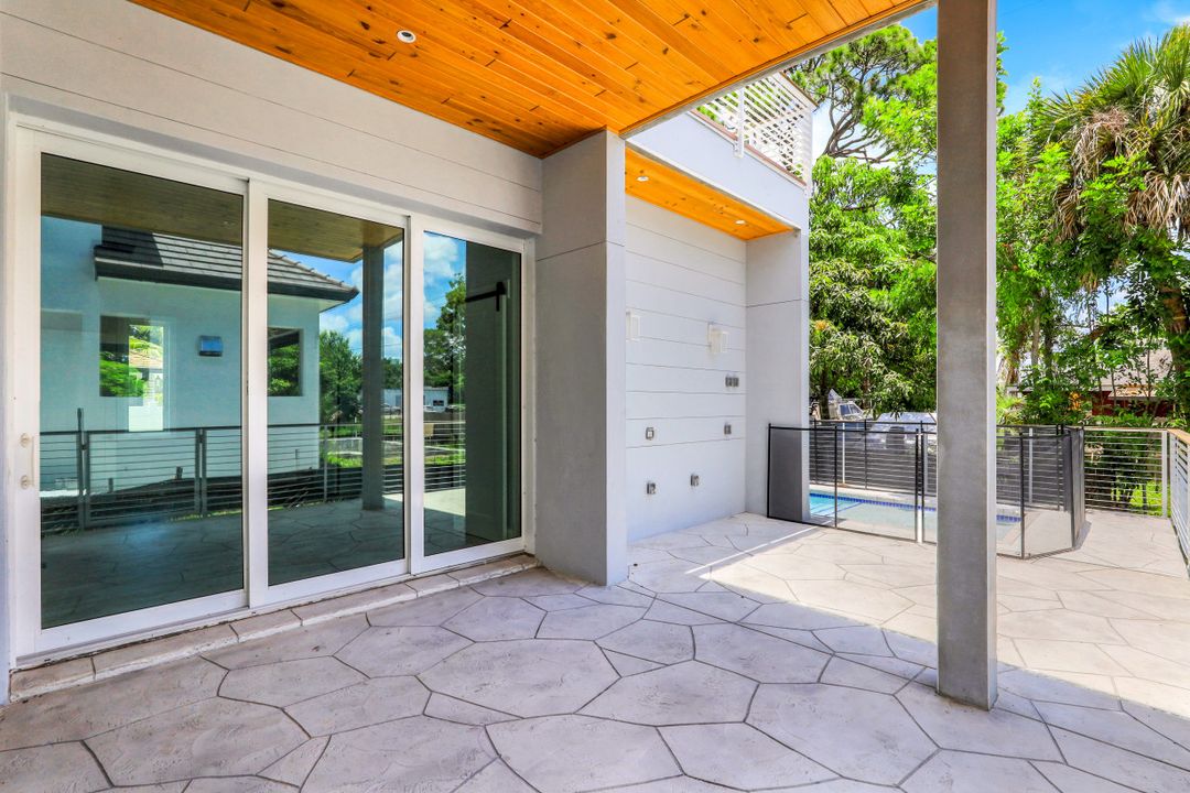 859 92nd Ave N, Naples, FL 34108