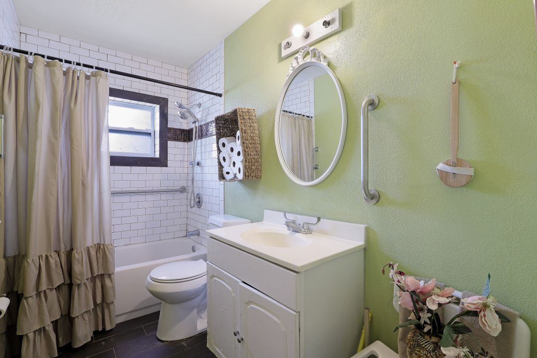 977 Hearty St, North Fort Myers, FL 33903