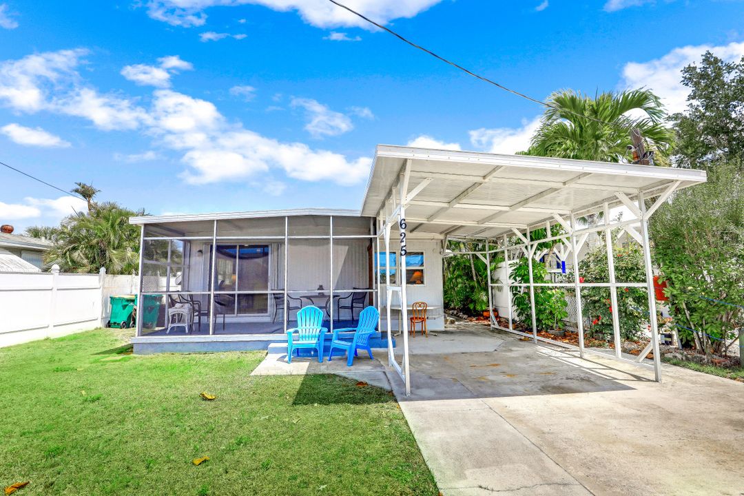 625 Palm Dr, Goodland, FL 34140