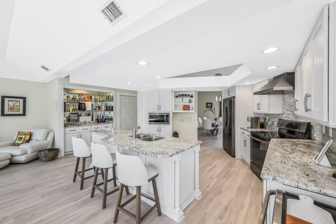 2016 Duke Dr, Naples, FL 34110