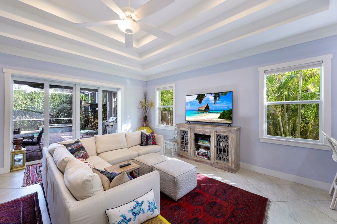 721 93rd Ave N, Naples, FL 34108