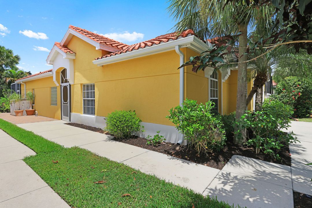 371 Pindo Palm Dr, Naples, FL 34104