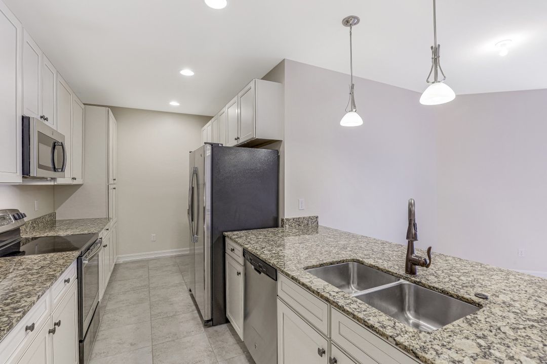 7754 Bristol Cir, Naples, FL 34120