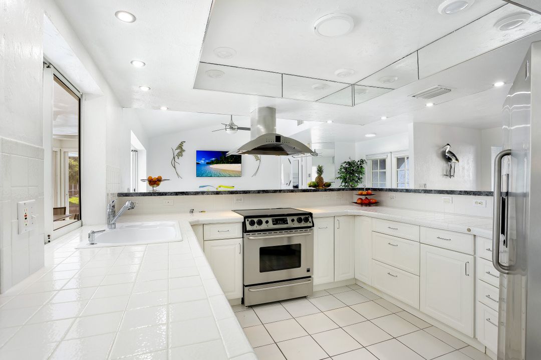 1144 Lincoln Ct, Cape Coral, FL 33904