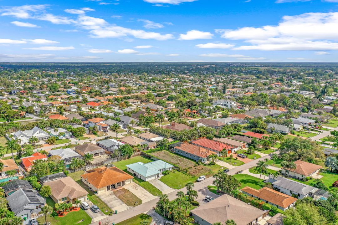 541 92nd Ave N, Naples, FL 34108