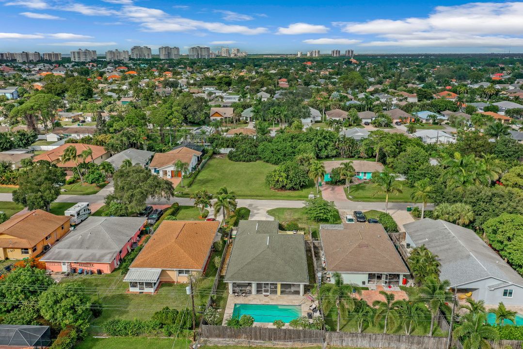 562 100th Ave N, Naples, FL 34108