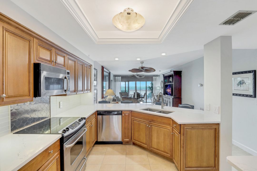 13105 Vanderbilt Dr #408, Naples, FL 34110