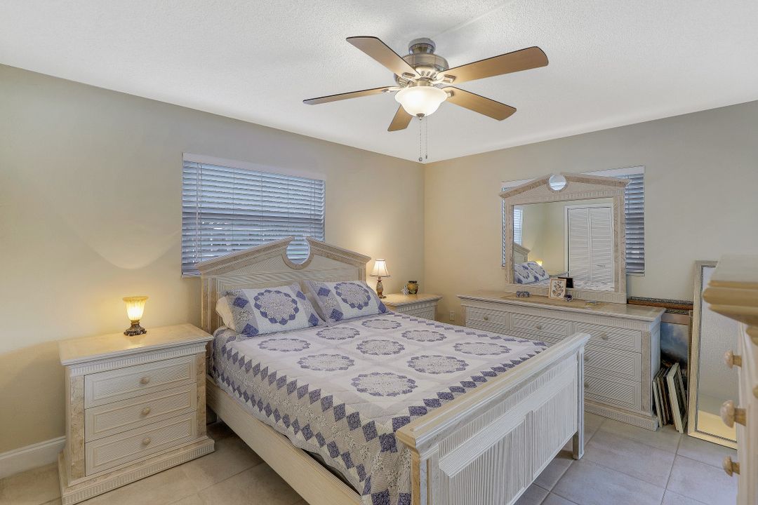 300 Valley Stream Dr #6A, Naples, FL 34113