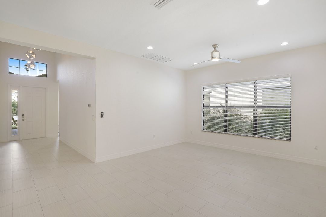 3171 Pacific Dr, Naples, FL 34119