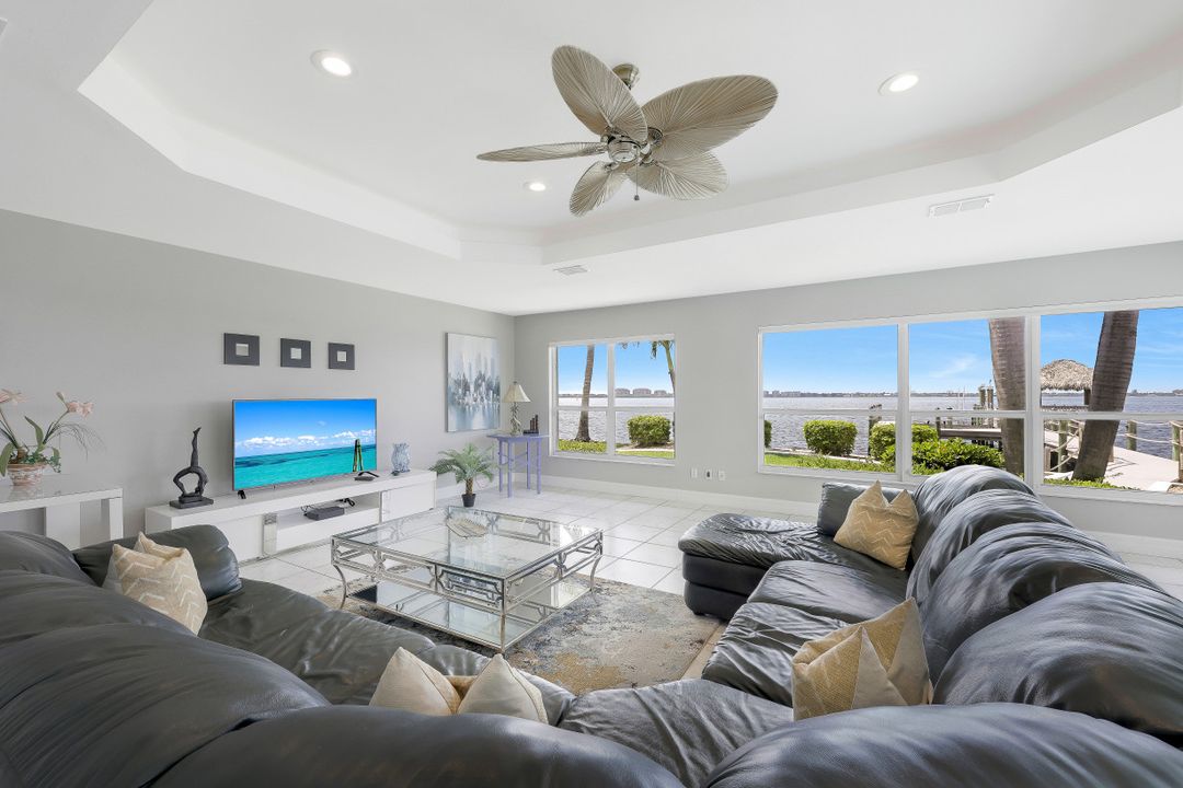 642 Coral Dr, Cape Coral, FL 33904