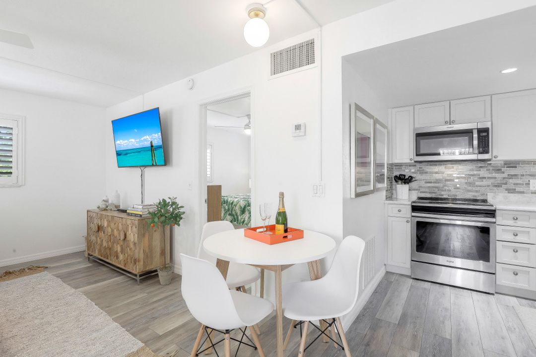 780 10th Ave S #6, Naples, FL 34102