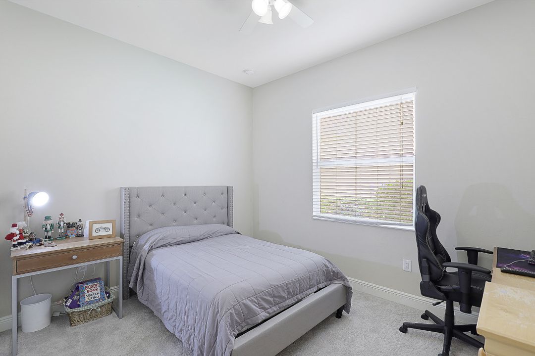 13484 Cambridge Ln, Naples, FL 34109