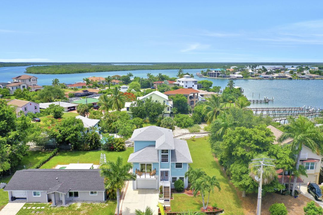 39 W Pelican St, Naples, FL 34113