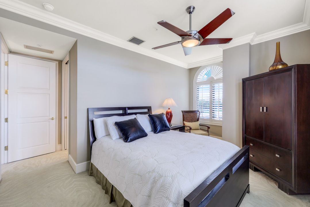 900 5th Ave S #302, Naples, FL 34102