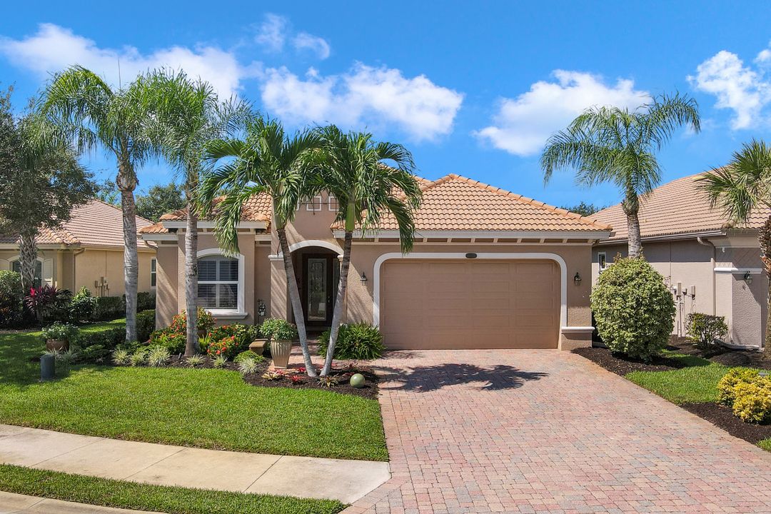 10327 Gator Bay Ct, Naples, FL 34120