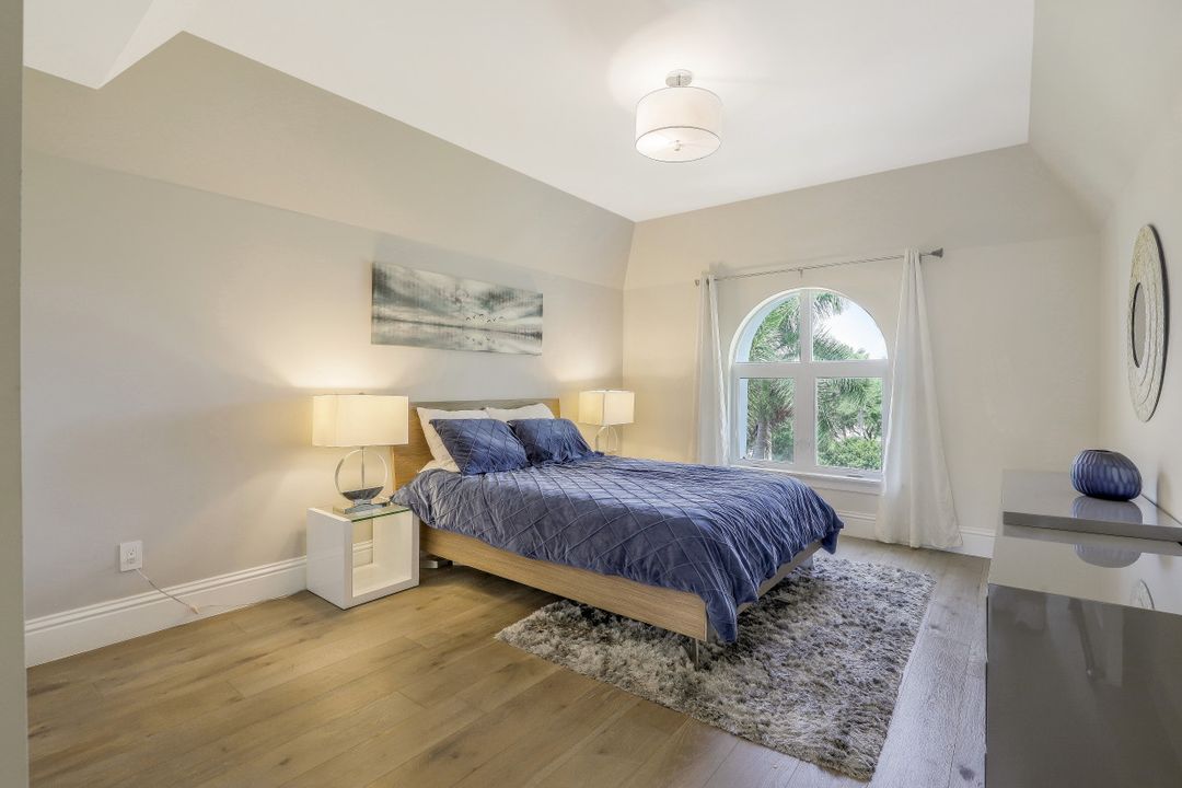 875 9th St S #PH, Naples, FL 34102