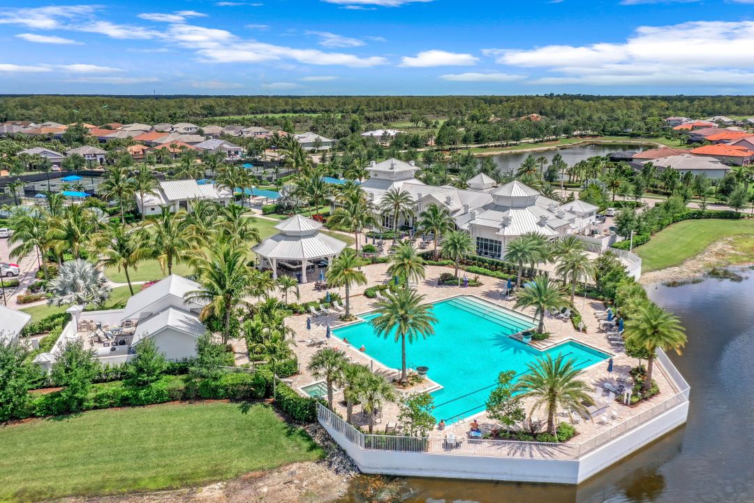 9374 Greyhawk Trl, Naples, FL 34120