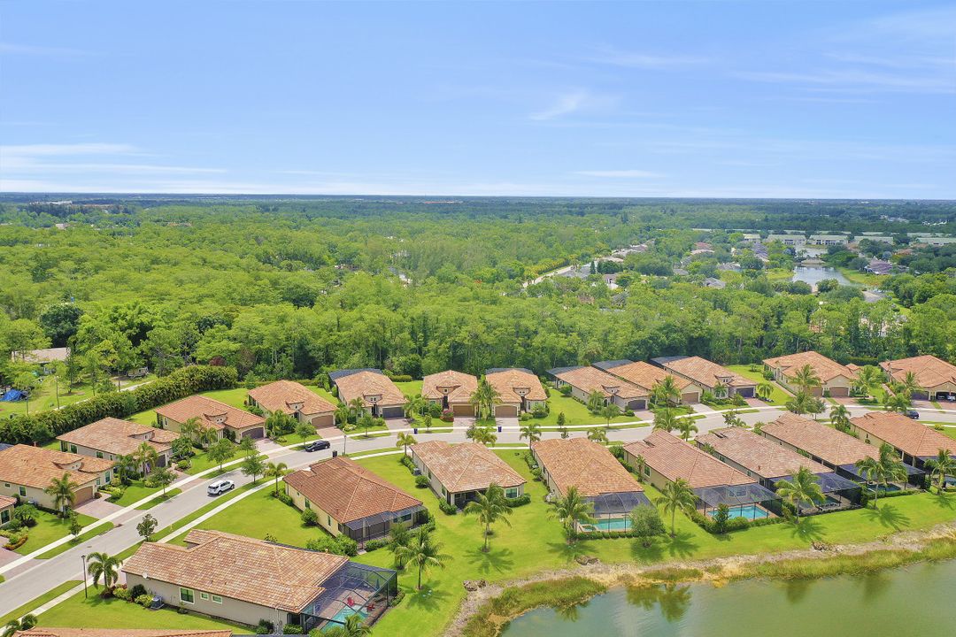 9220 Isla Bella Cir, Bonita Springs, FL 34135