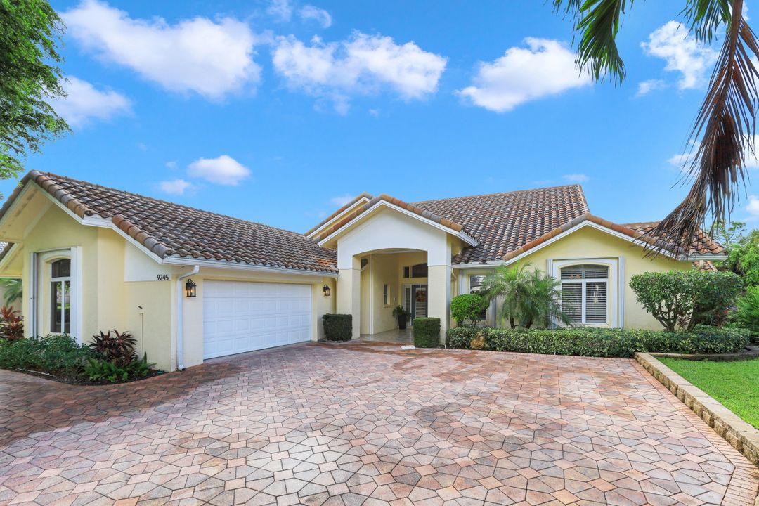9245 The Ln, Naples, FL 34109