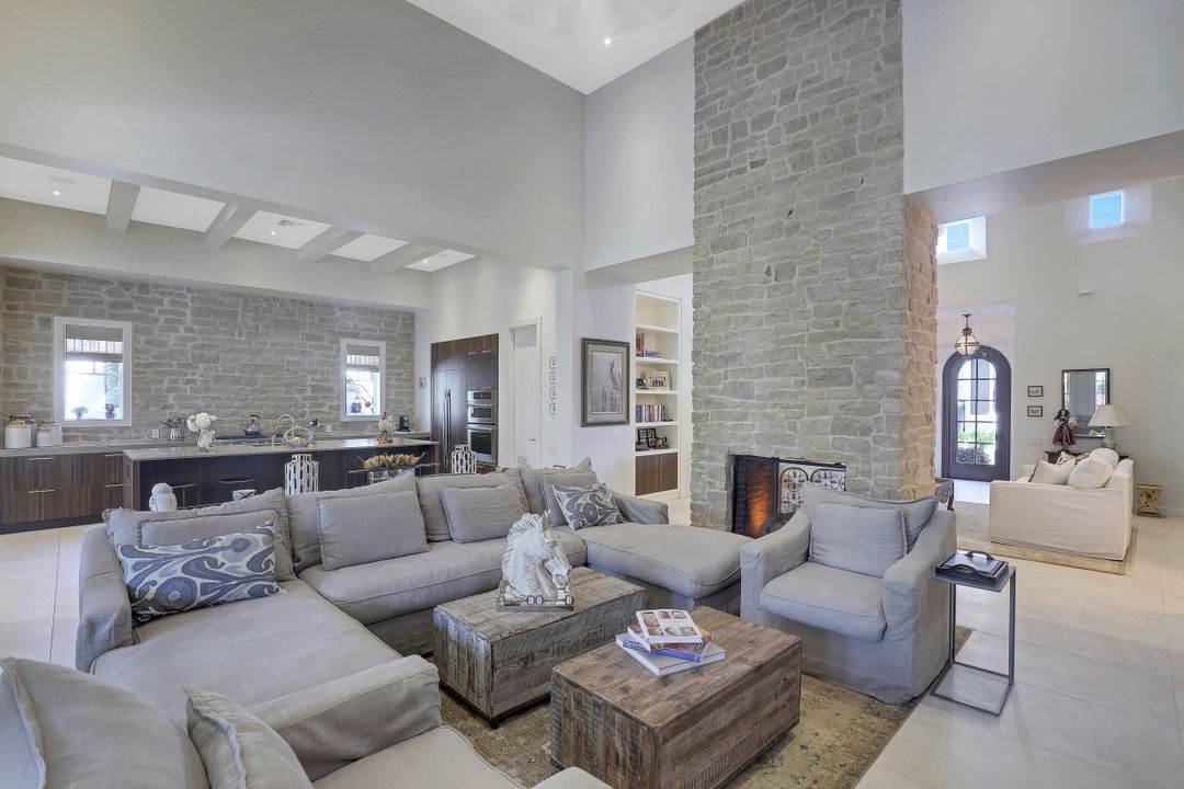 3255 Tavolara Ln, Naples, FL 34114