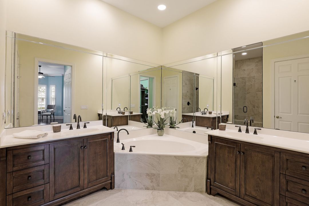 385 Sea Grove Ln #201, Naples, FL 34110