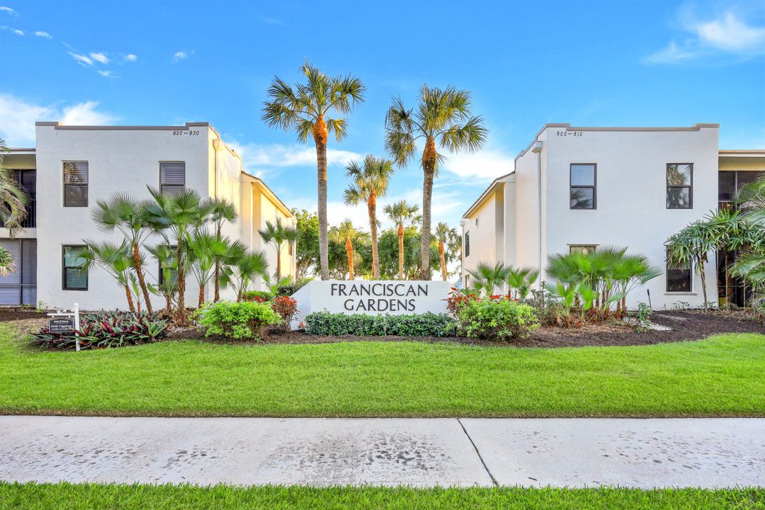 812 10th Ave S #812, Naples, FL 34102