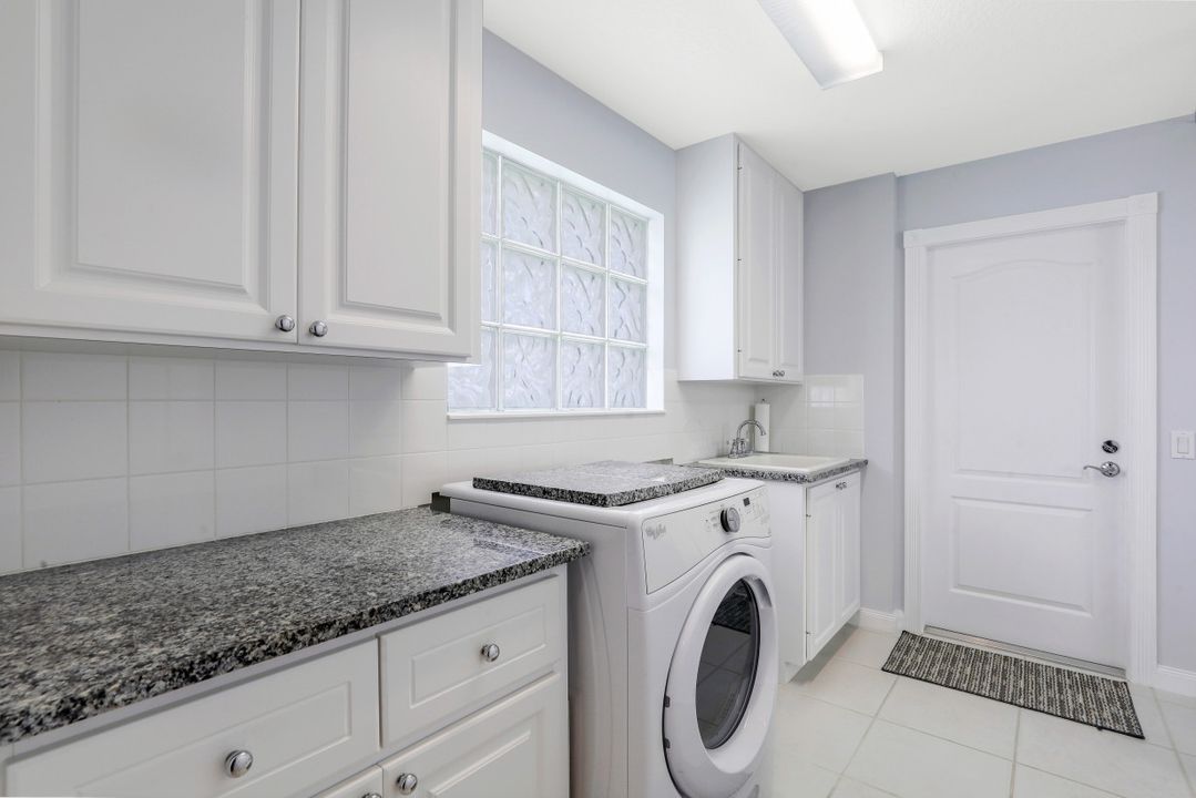 3343 Cayman Ln, Naples, FL 34119