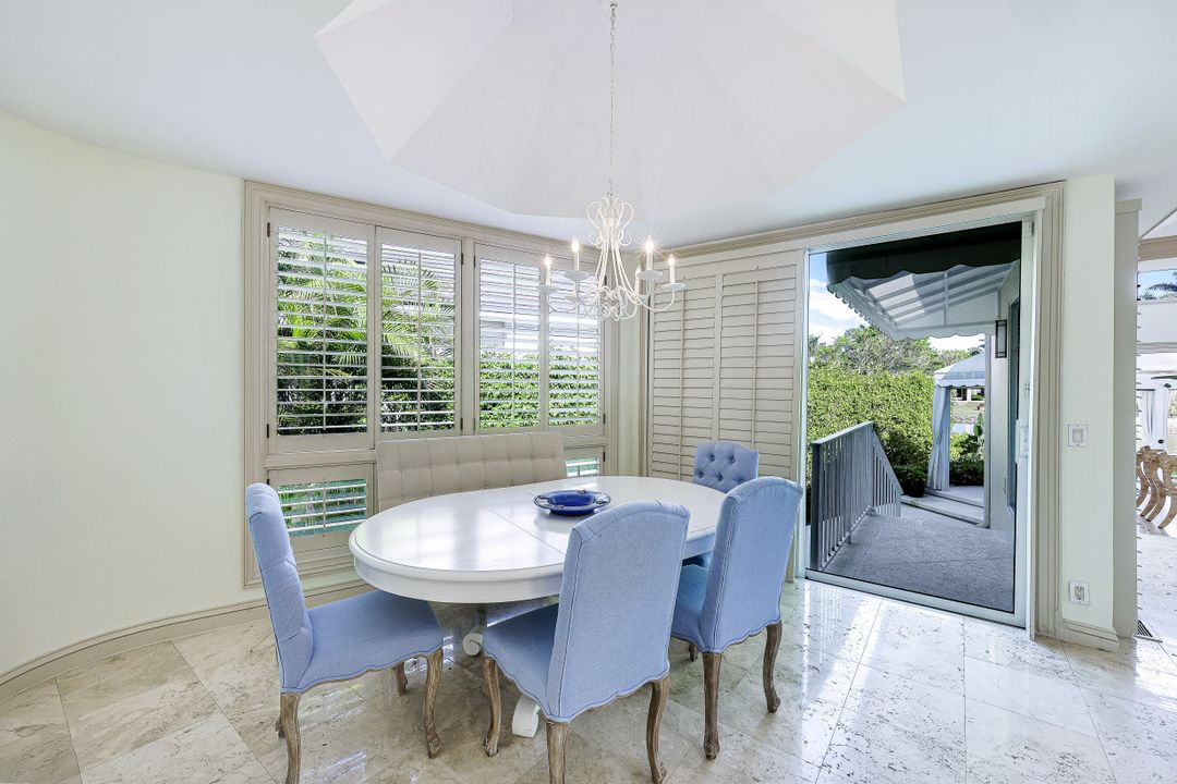 925 Spyglass Ln, Naples, FL 34102