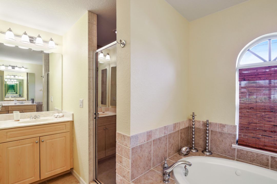 2100 SW 28th Ln, Cape Coral, FL 33914