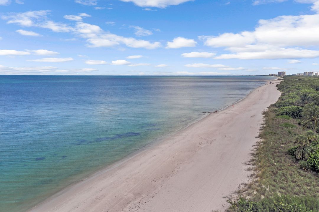 50 Seagate Dr #104, Naples, FL 34103