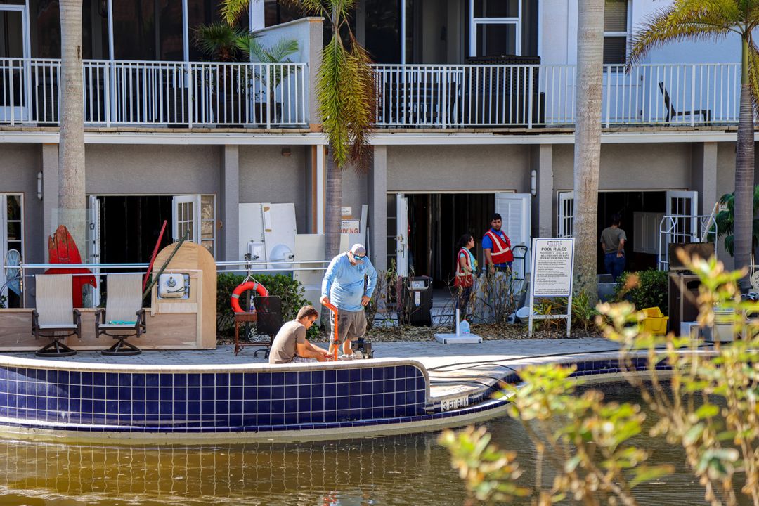 400 Flagship Dr, Naples, FL 34108