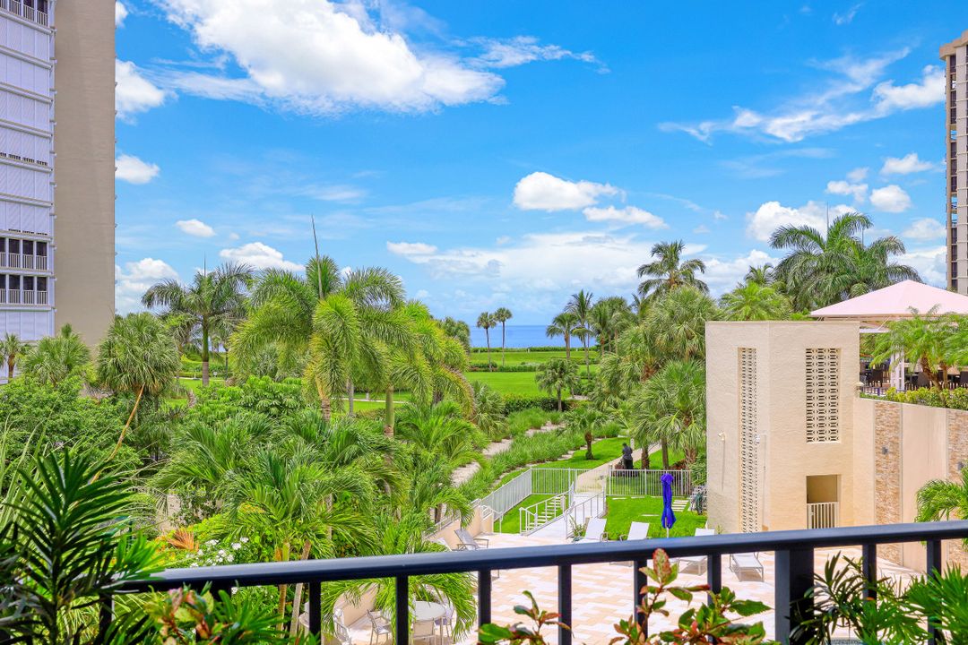 4451 Gulf Shore Blvd N #302, Naples, FL 34103