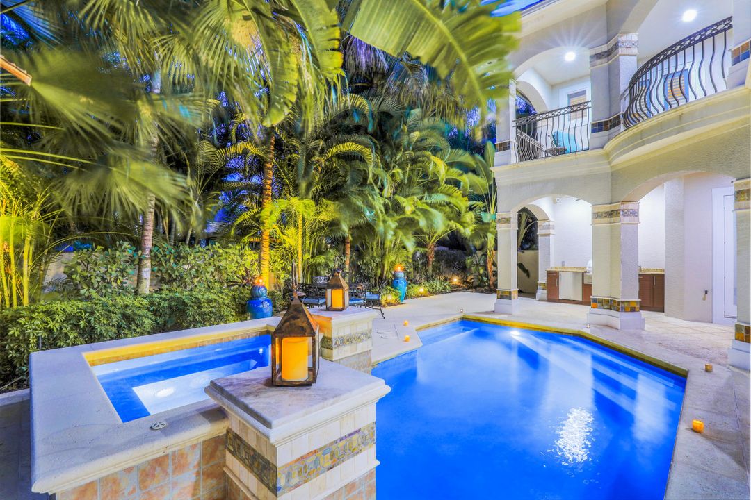 33 3rd St S, Naples, FL 34102