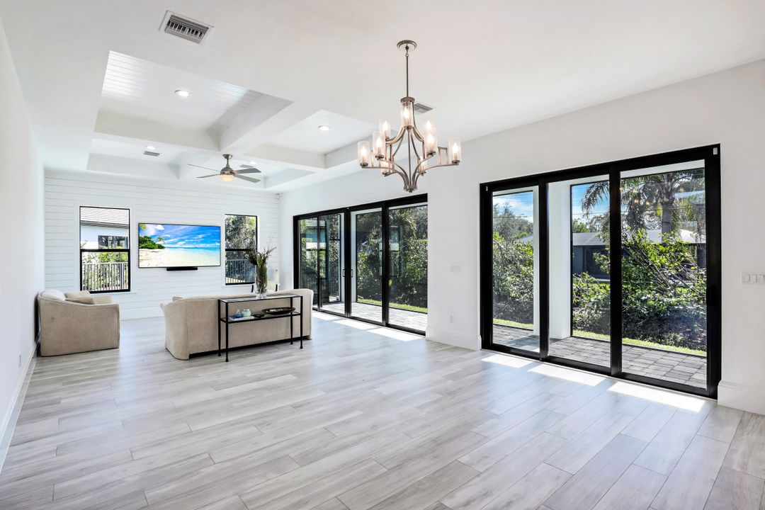 226 Legacy Ct, Naples, FL 34110