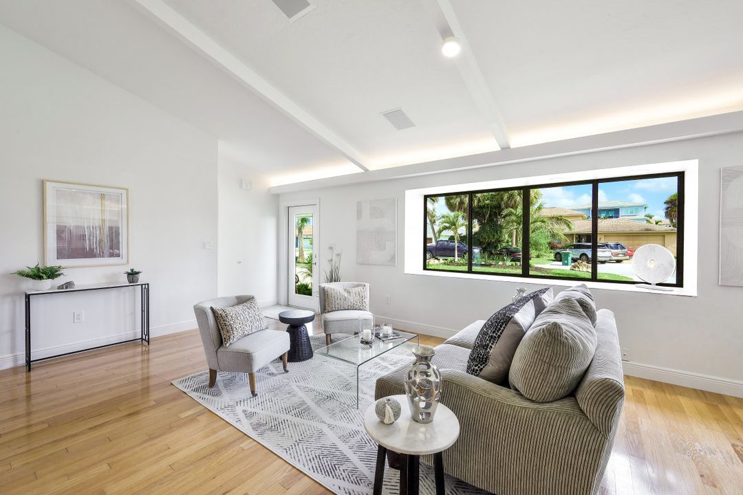 438 Lagoon Ave, Naples, FL 34108